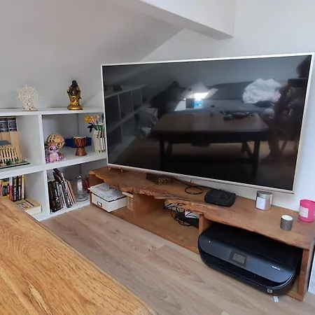 Apparemment Independant Dans Maison A